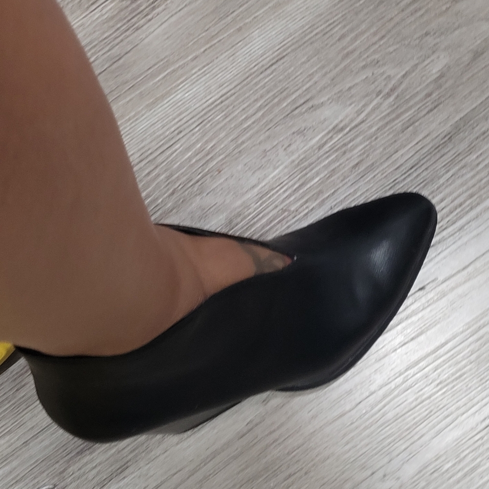 H&M black booties size 7 US or 38 EU. Good condition. No box